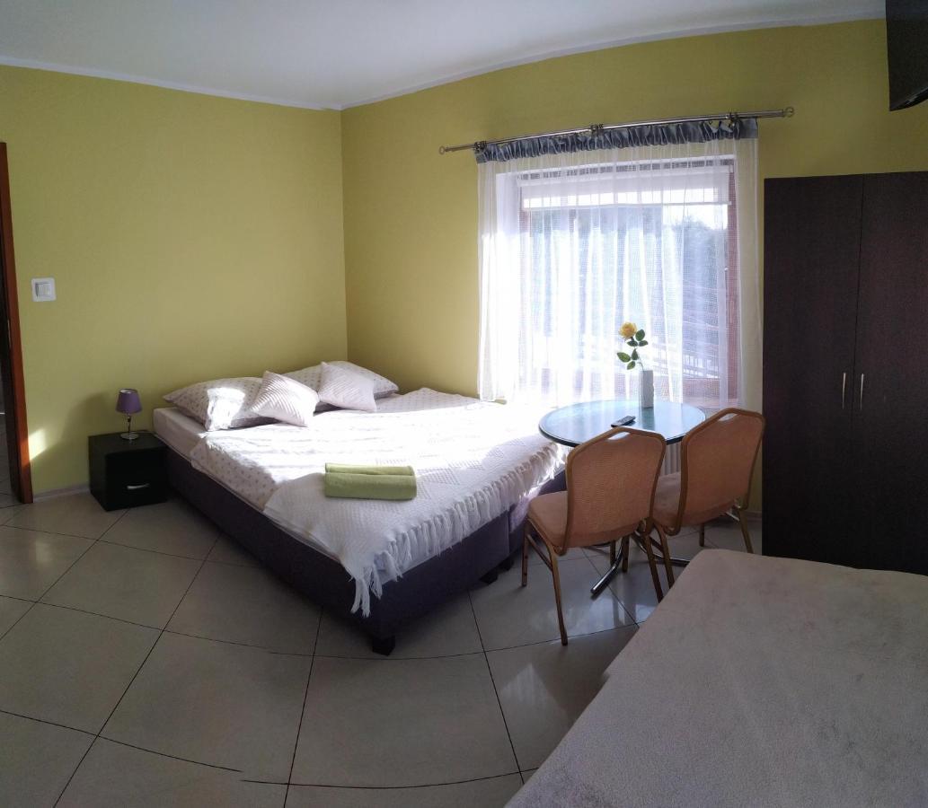 Gosciniec W Ogrodzie Apartamento Brusy Exterior foto